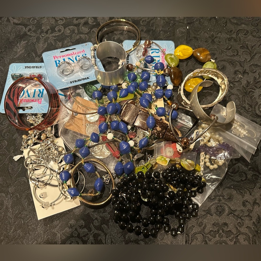 Jewelry Lot #114
As-is treasures from storage. Unmarked and wearable